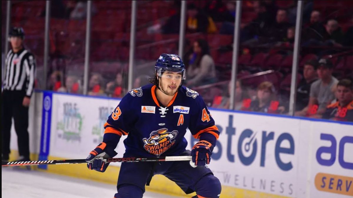 Action photo of Frank Hora of the Greenville Swamp Rabbits