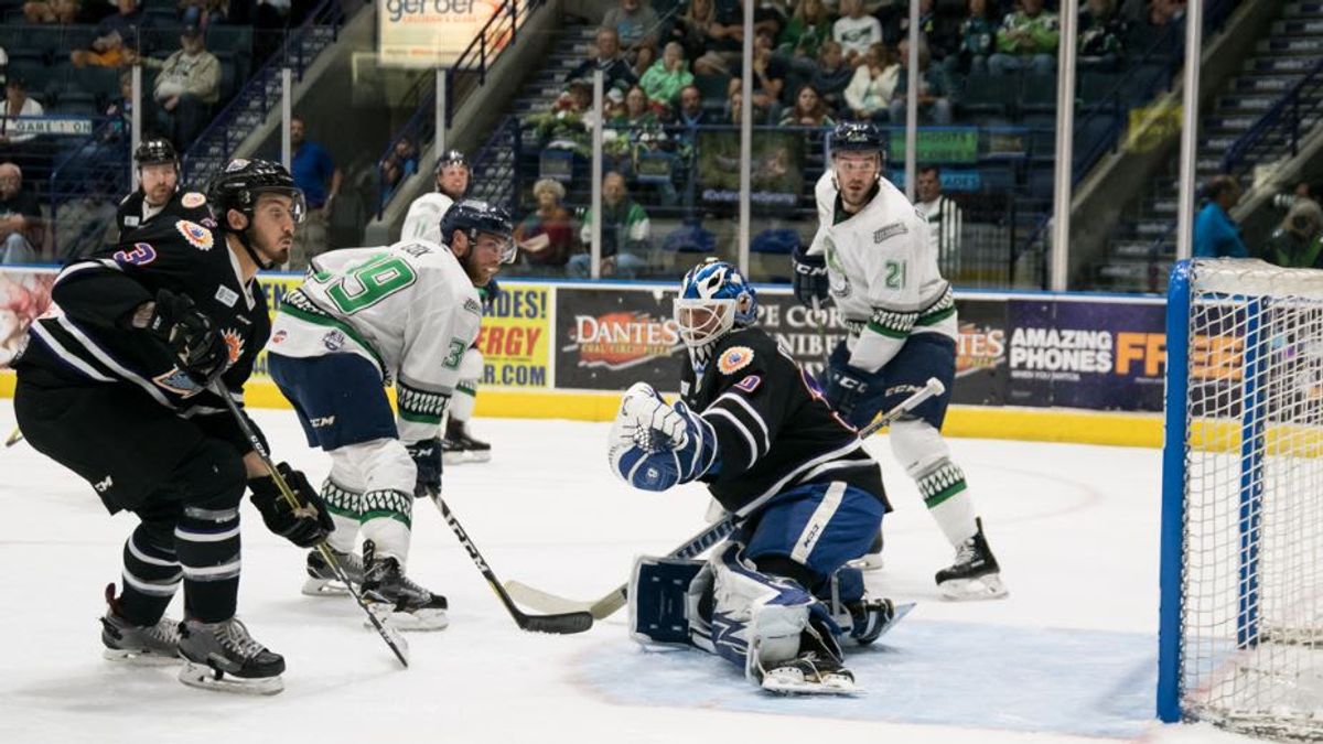 Everblades Shine in Game 1 with 4-1 Win Over Solar Bears