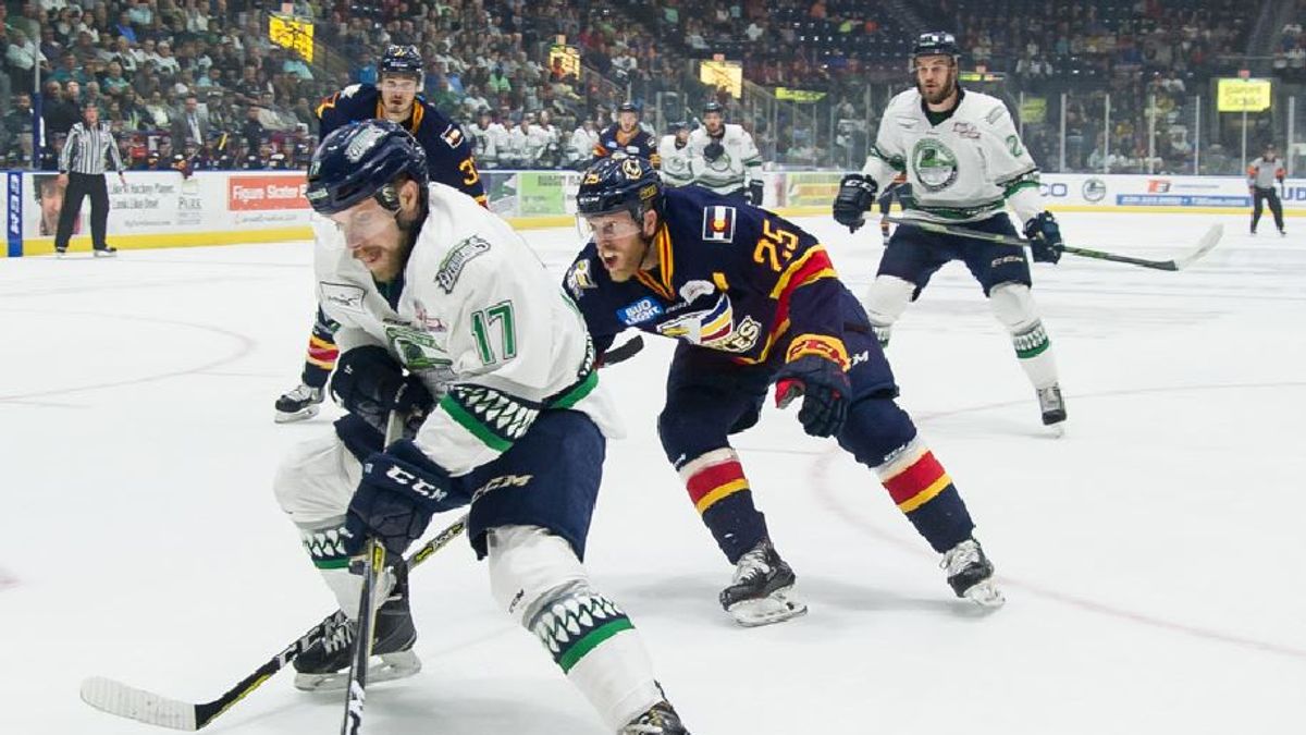Everblades Agree to Terms with Forward Sam Warning
