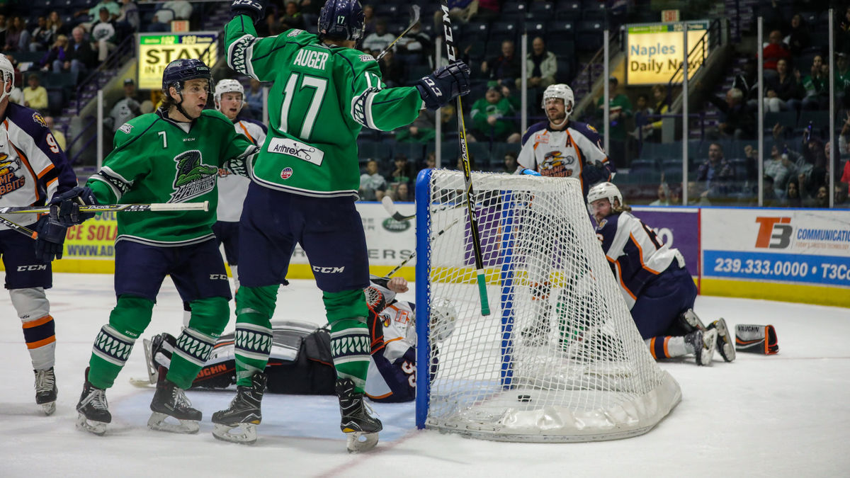 High five: &#039;Blades shut out Swamp Rabbits, 5-0