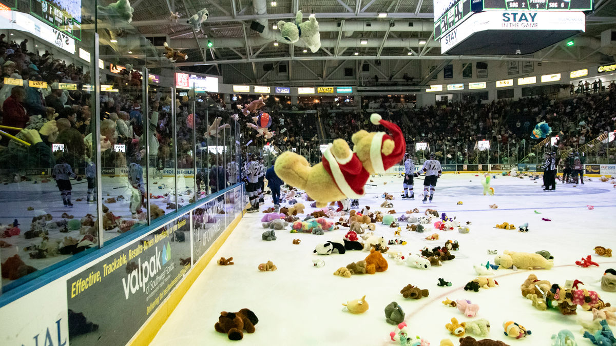 Everblades shatter Teddy Bear Toss record with 10,466 stuffed animals