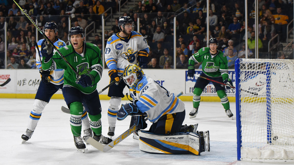 Everblades Claim Share of First Place With Huge 7-1 Win Over Gladiators