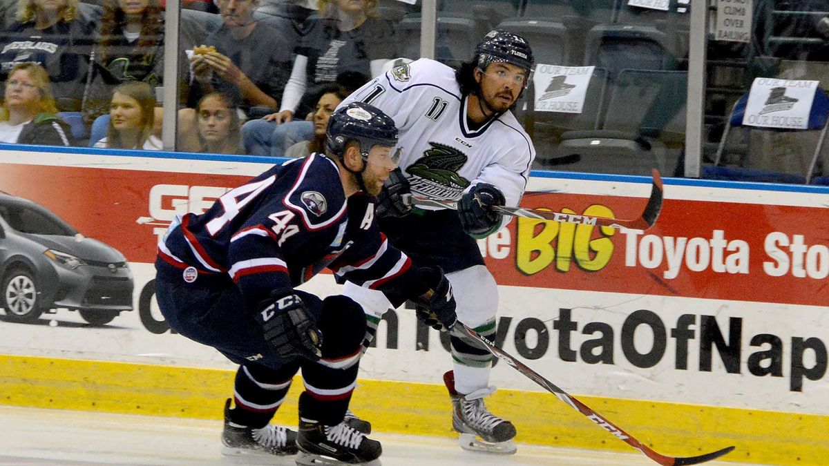 Stingrays Edge &#039;Blades in Final Seconds of Game 3