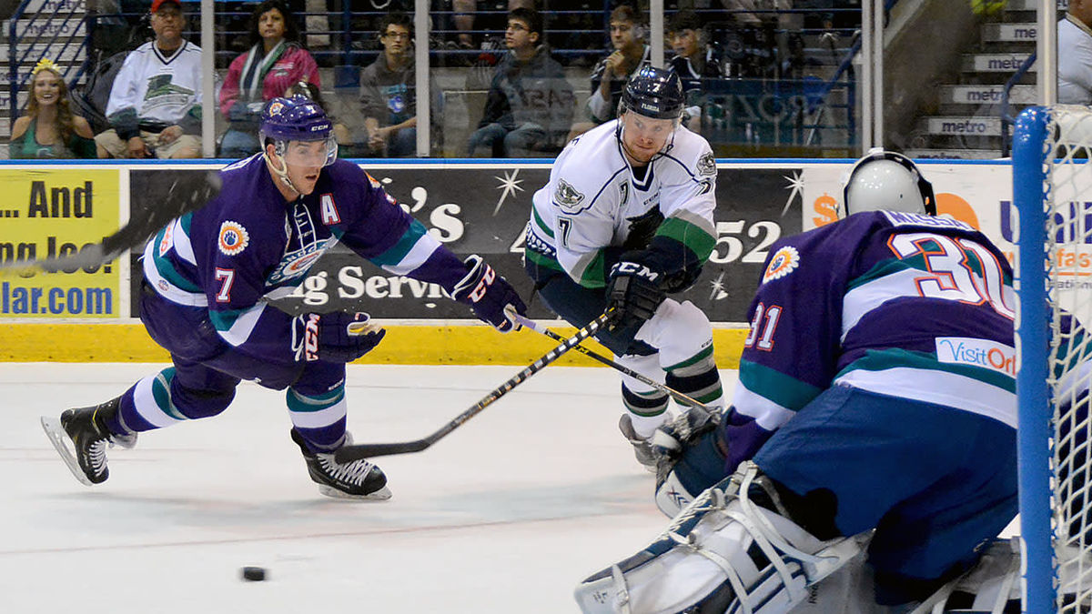 Solar Bears Claw Past Everblades 5-3