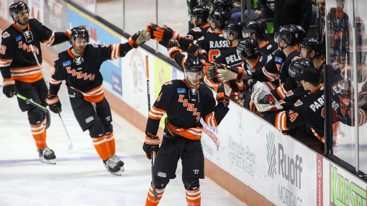 Komets announce player moves