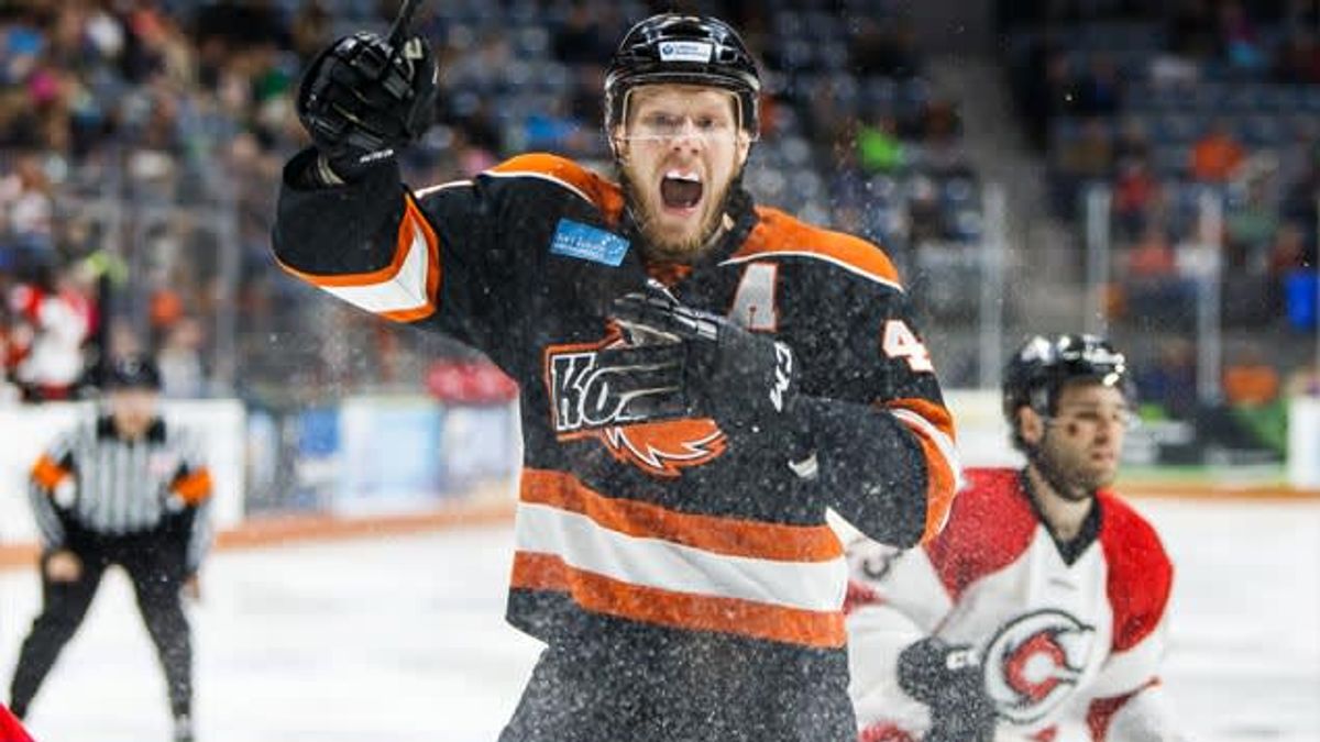 Komets out-muscle Cyclones 6-3 in first round preview