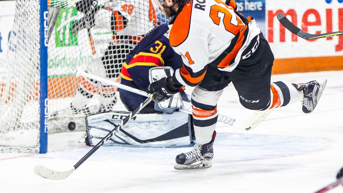 Komets extend seven qualifying offers
