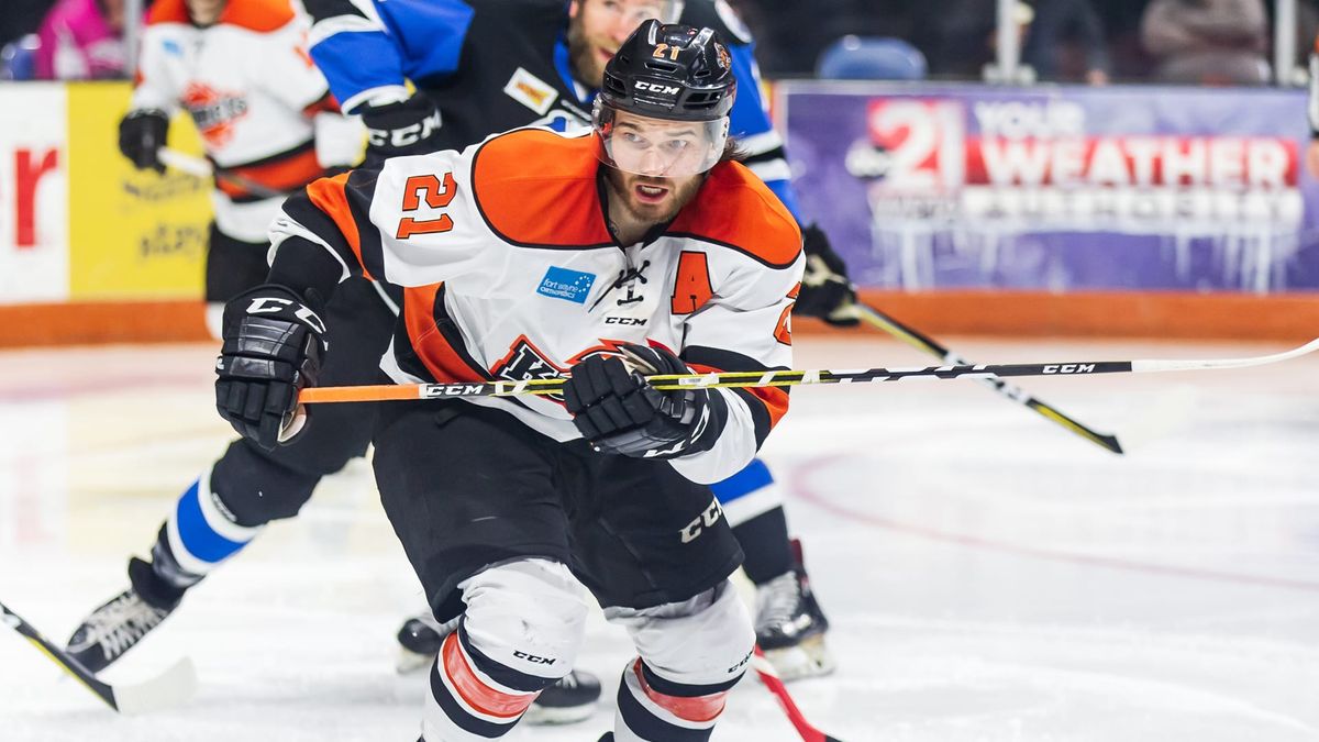 Komets announce player moves