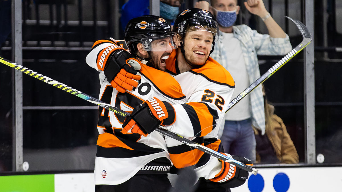 Komets dominate series with Indy, Take first place in west