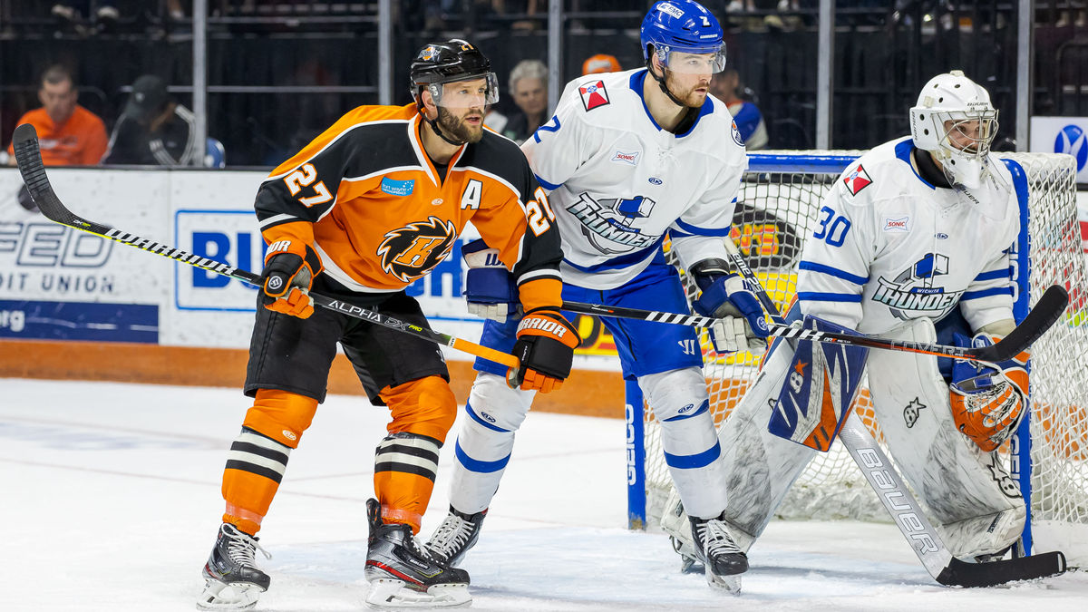 Komets maintain second place