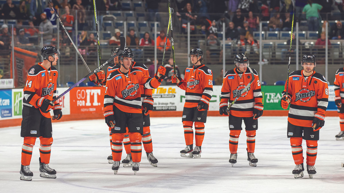 Komets earn four points, hold second place