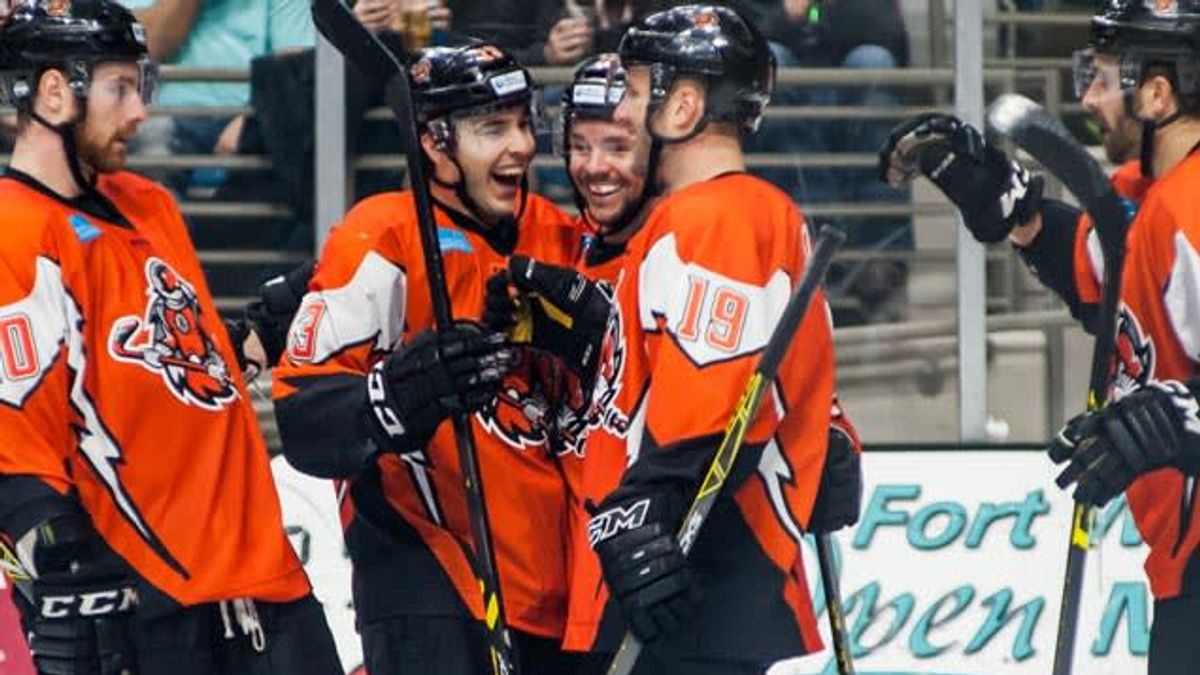 Komets move into Eastern Conference lead