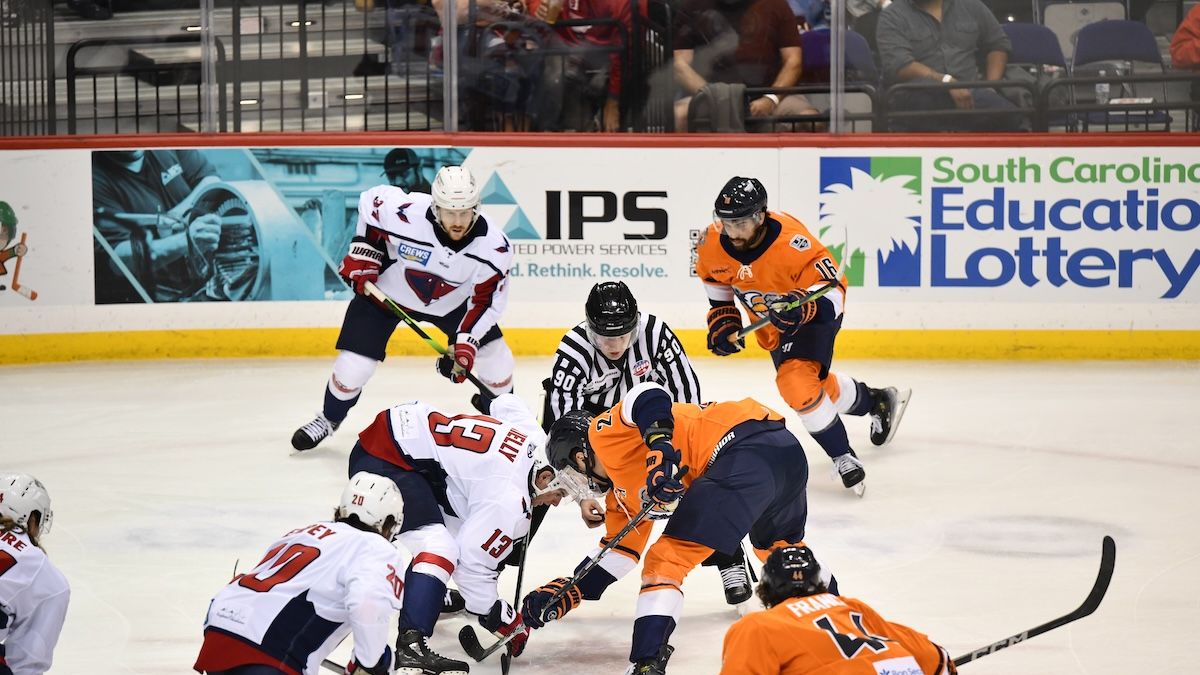 SWAMP RABBITS REMAIN IN FIRST DESPITE LATE LOSS TO STINGRAYS