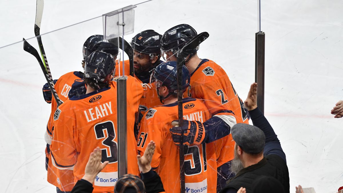 SWAMP RABBITS SMASH GHOST PIRATES TO END WEEKEND