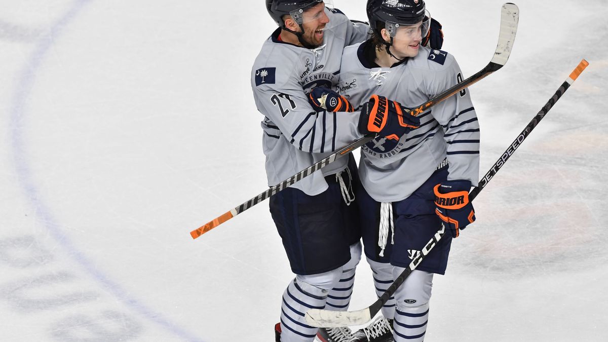 KEMP SCORES LATE, SWAMP RABBITS HAND GHOST PIRATES FIRST LOSS OF SEASON IN 3-2 WIN