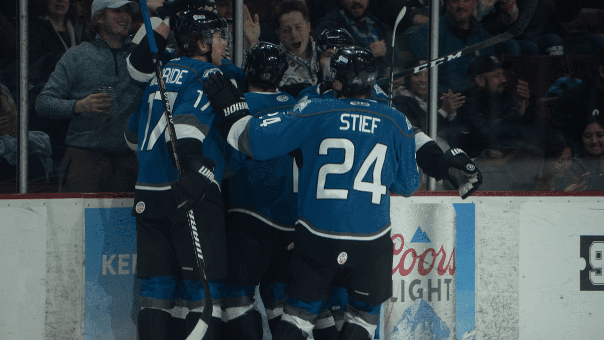 Steelheads Soar over Americans, 4-2, in Third-Straight Sellout