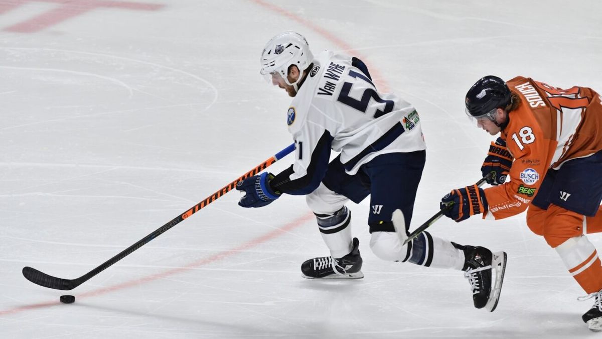 Icemen Move Into Second Place with 5-2 Win at Greenville