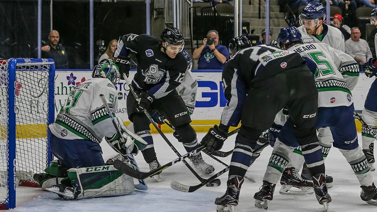 &#039;Blades Edge Icemen with Late Goal