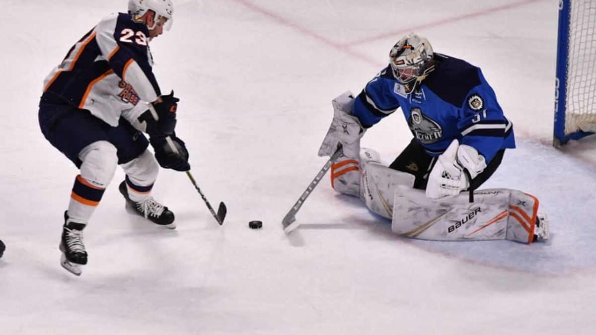 Icemen Edge Closer to Playoff Spot with 2-1 Win at Greenville