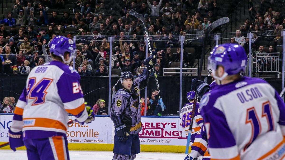 Carlson Shines in 4-0 Victory Over Solar Bears