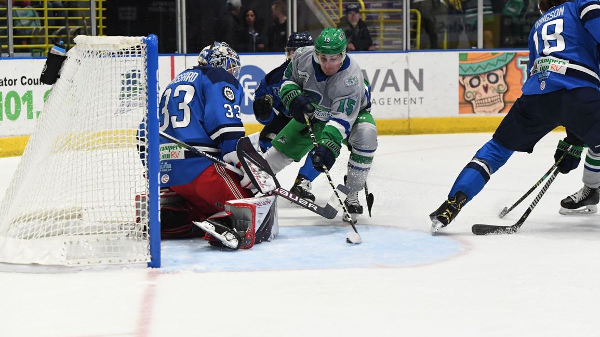 Icemen Edge &#039;Blades in Shootout to Maintain First Place