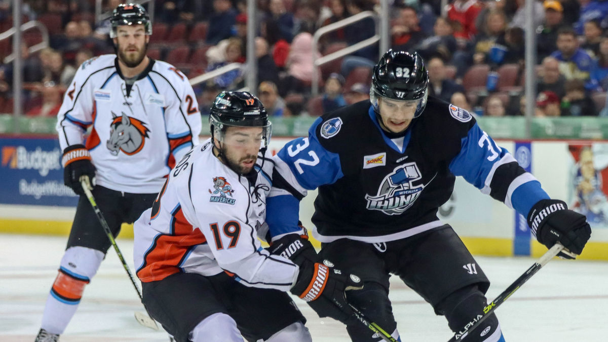 MAVS DROP FRONT END OF HOME-AND-HOME WITH WICHITA, 5-2