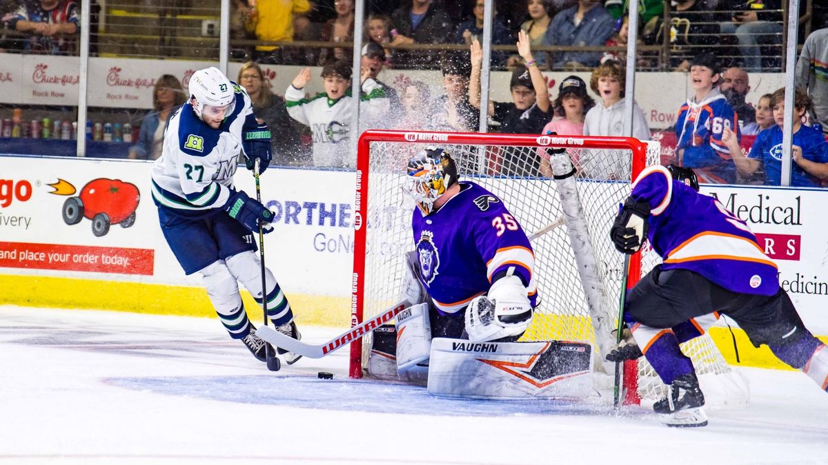 THIRD PERIOD POWER PLAY GOAL SINKS MARINERS