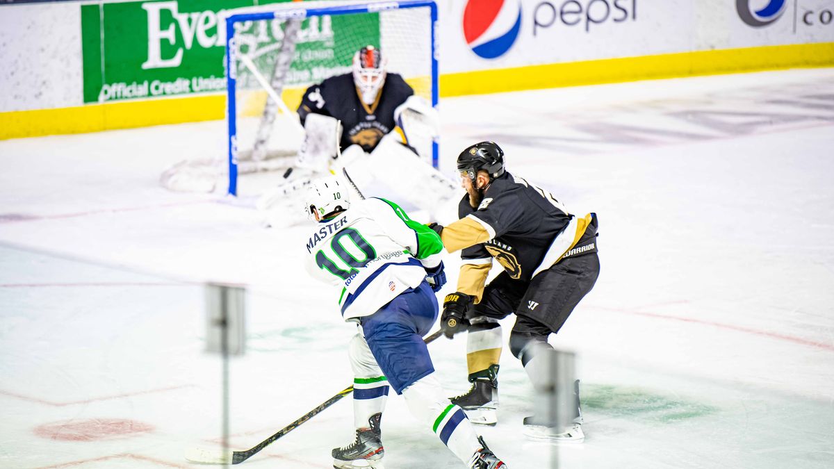 MARINERS STUNNED BY GROWLERS IN THIRD PERIOD SURGE