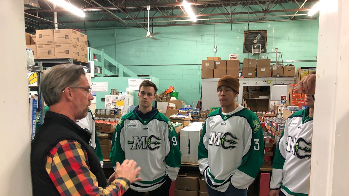 MARINERS DONATE OVER 1500 POUNDS TO SOUTH PORTLAND FOOD CUPBOARD