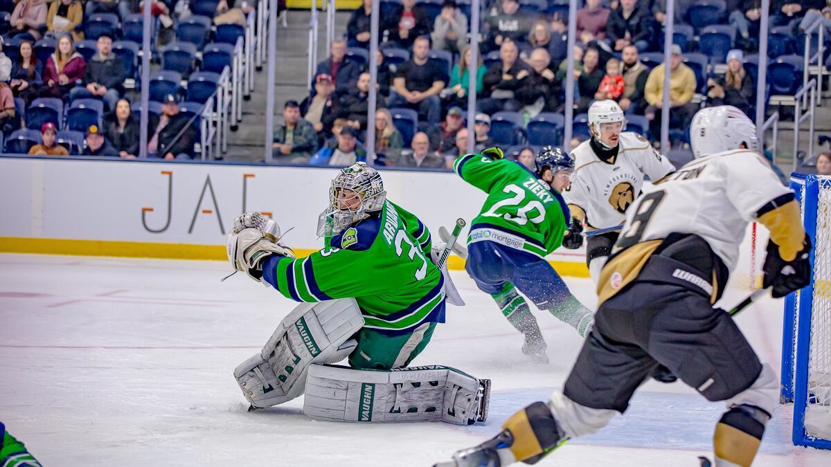 FOUR GOAL THIRD PERIOD LIFTS MARINERS OVER GROWLERS