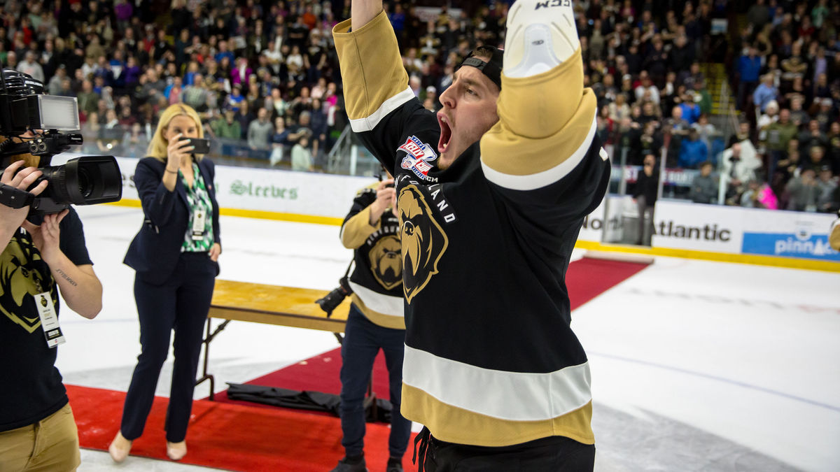 Growlers Re-sign Evan Neugold