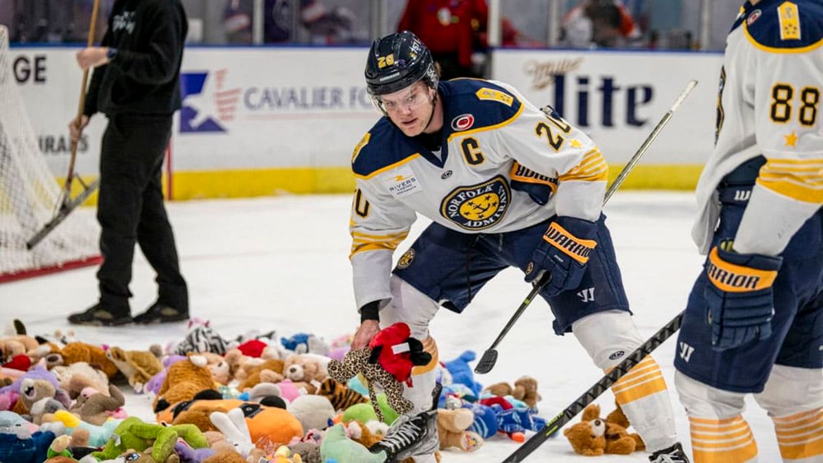 Admirals Outmuscle Royals On Teddy Bear Toss Night