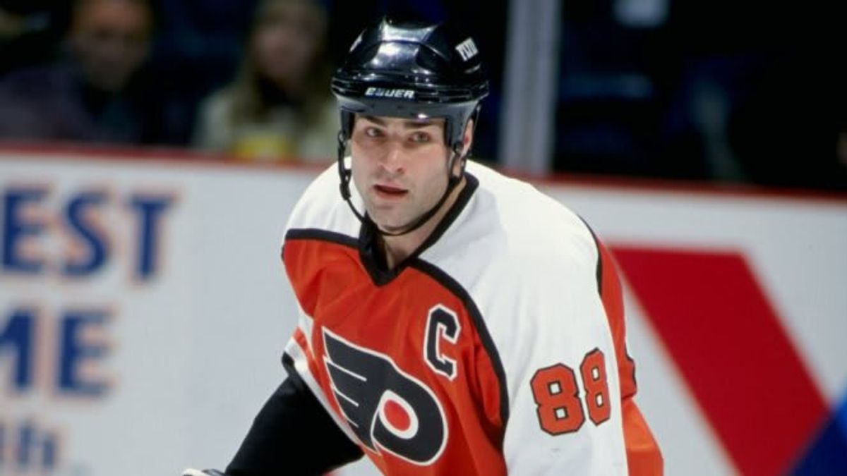 Eric Lindros Joins Flyers Alumni Roster for Game in Reading