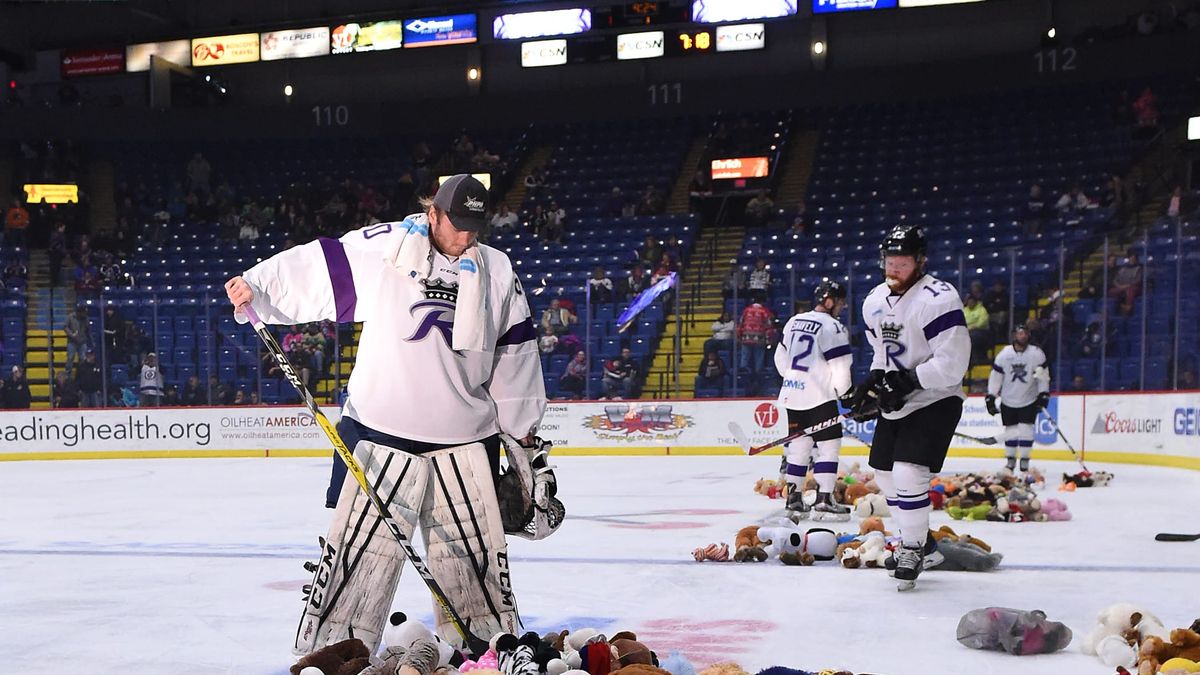 Teddy Bear Toss Preview: Wheeling at Reading
