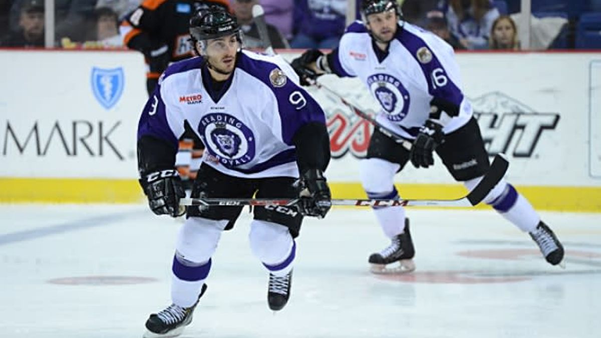Royals Burned by Red-Hot Komets, 7-2