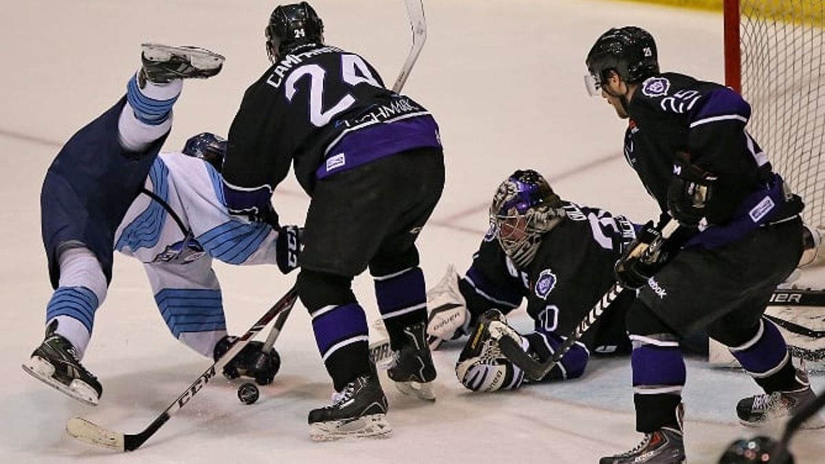 Royals Pull Away from Evansville, 5-1
