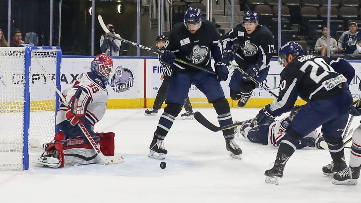Icemen Hold Off Late Stingrays Charge