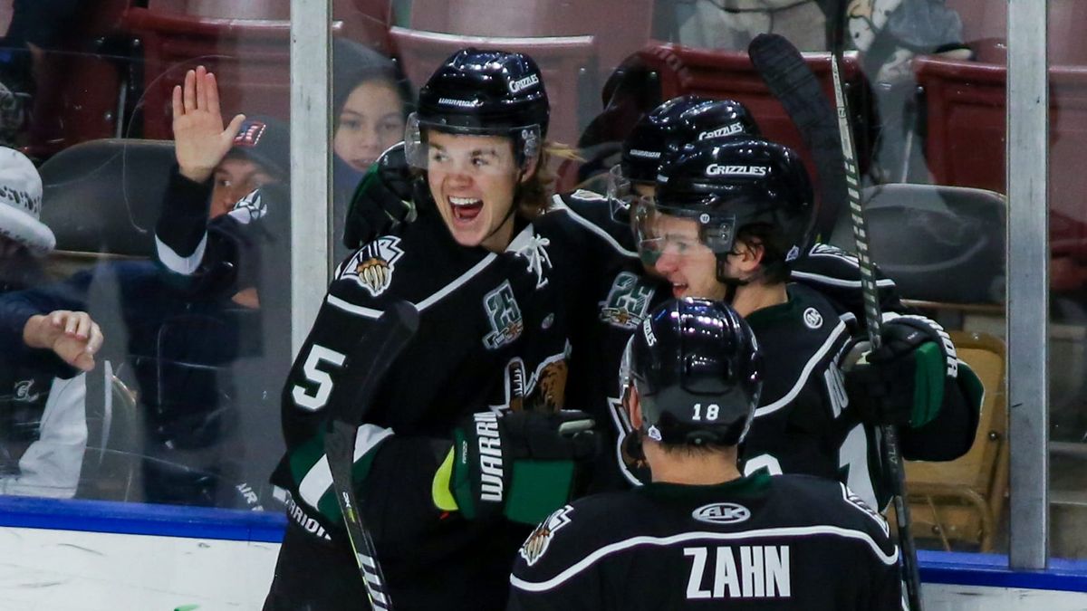 Skinner&#039;s 2 Goals Lead Grizzlies to Sunday Win