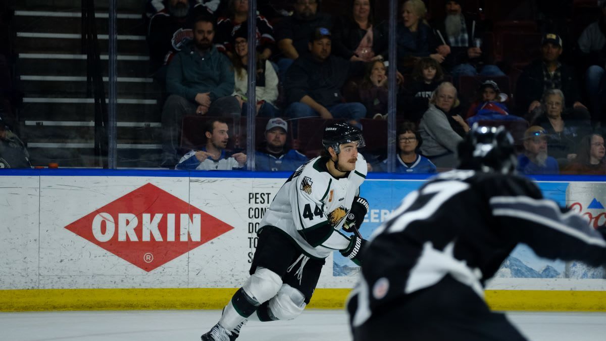 Grizz Score Late in Regulation to Earn a Point in 3-2 Loss