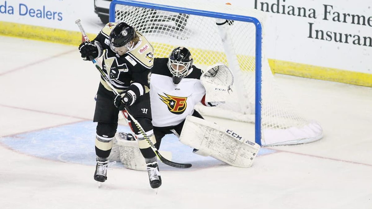 Robert&#039;s Hat Trick Helps Nailers Earn a Point in Indy