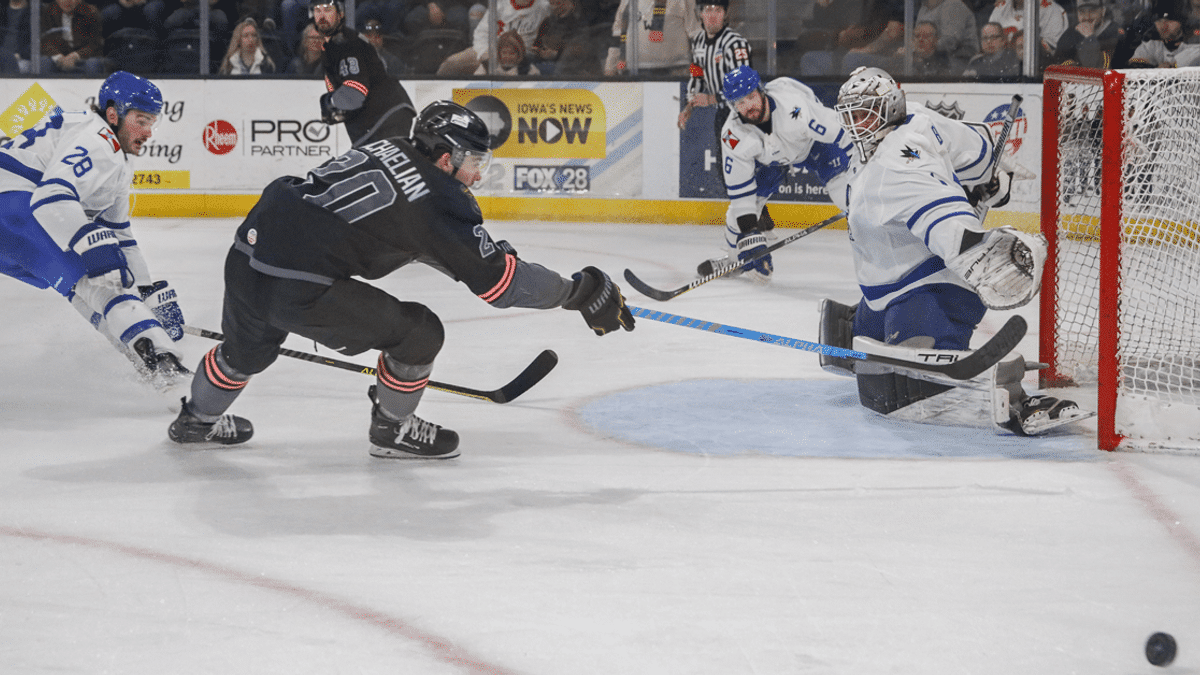 Second Period Outburst Pushes Thunder Past Heartlanders