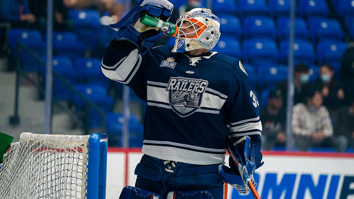 Ken Appleby’s 43 Save Shutout Powers Railers to 3-0 Victory Over Trois-Rivières