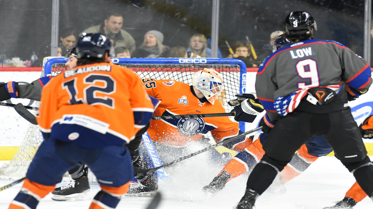 Railers Drop Afternoon Game 4-1 to Royals