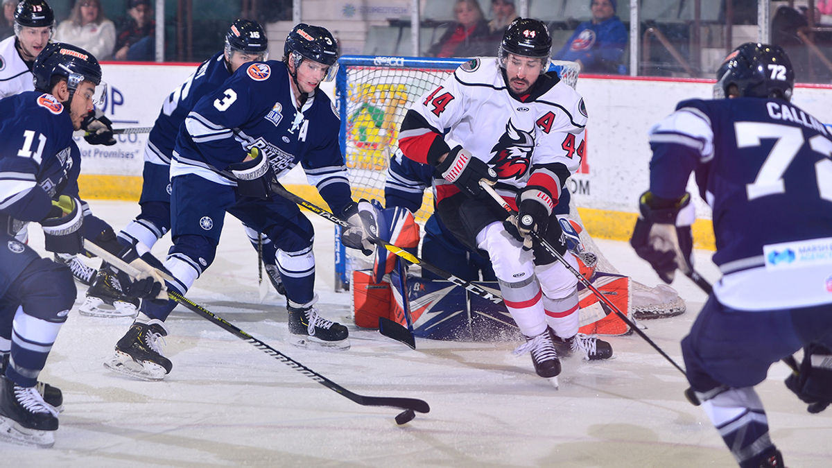 Railers Find Lightning With 5-4 Victory Over the Thunder