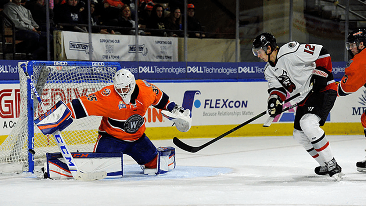 Worcester Railers crush Thunder 5-1 in front of 8,137 fans at DCU Center
