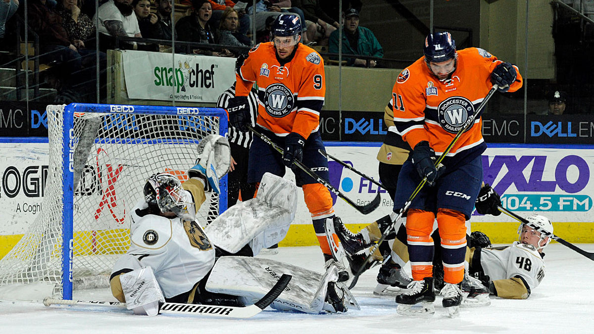 Railers send big crowd home happy with 4-3 win over Growlers