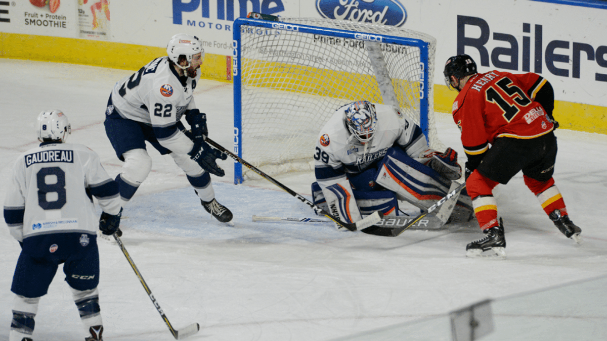 Railers drop Game 3 to Thunder 3-1 in front of 4,216 at DCU Center