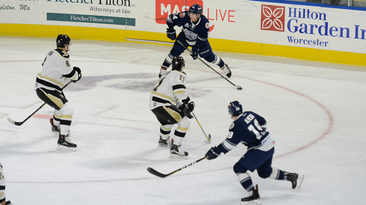 5,611 fans at DCU Center watch Railers fall 5-2 to Nailers
